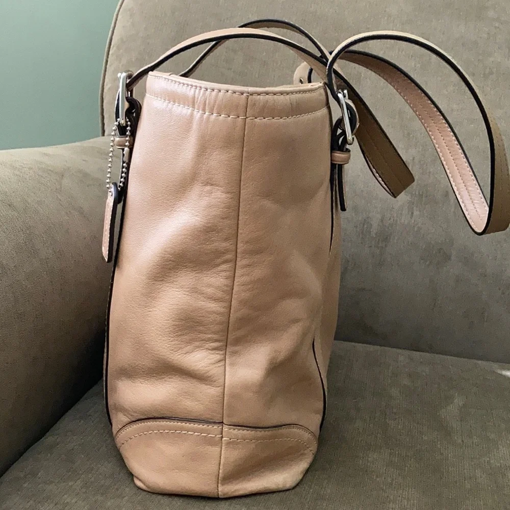Coach Shoulder Bag - Picture 6 of 6